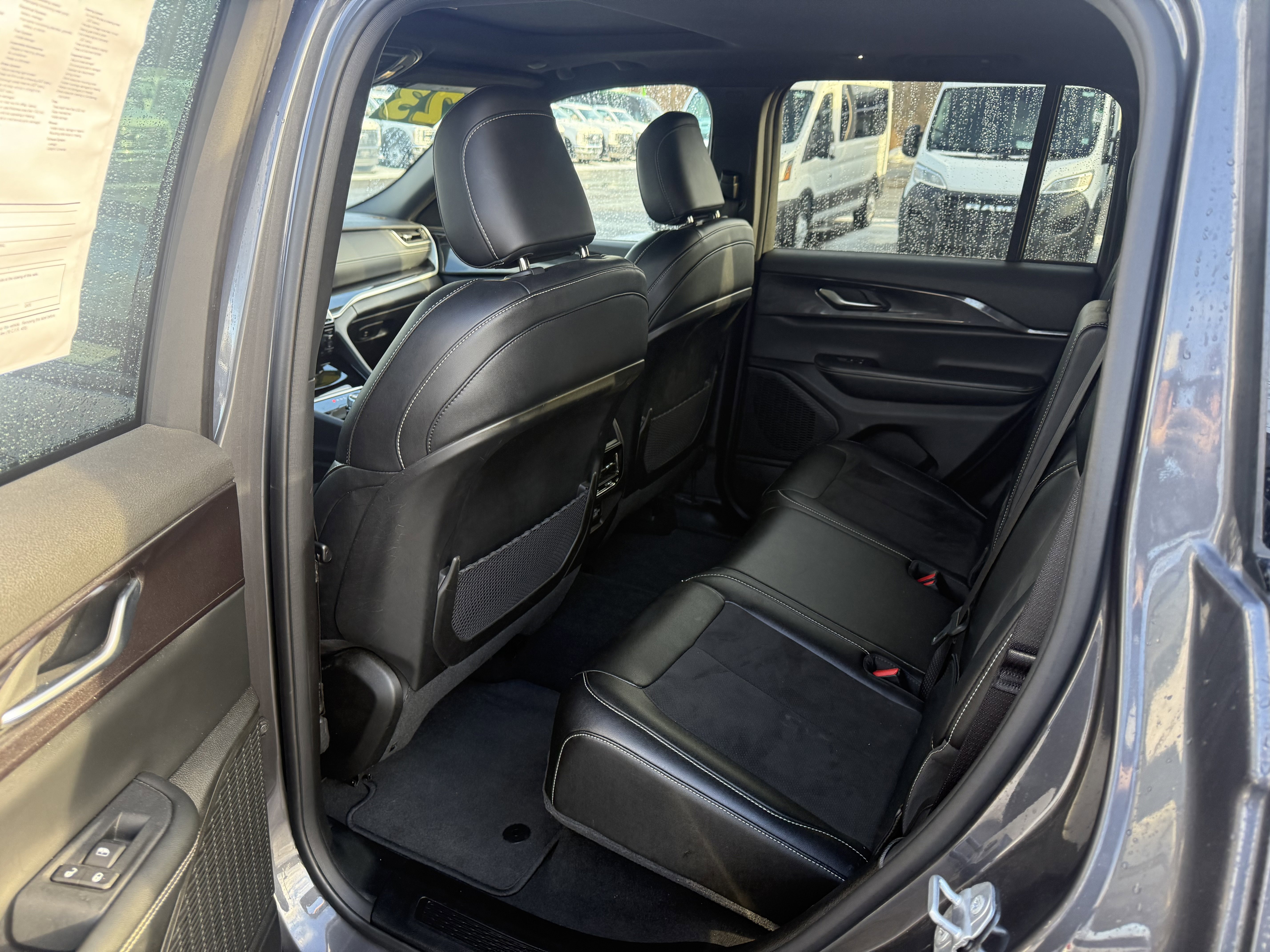 Used 2023 Jeep Grand Cherokee Altitude image 8