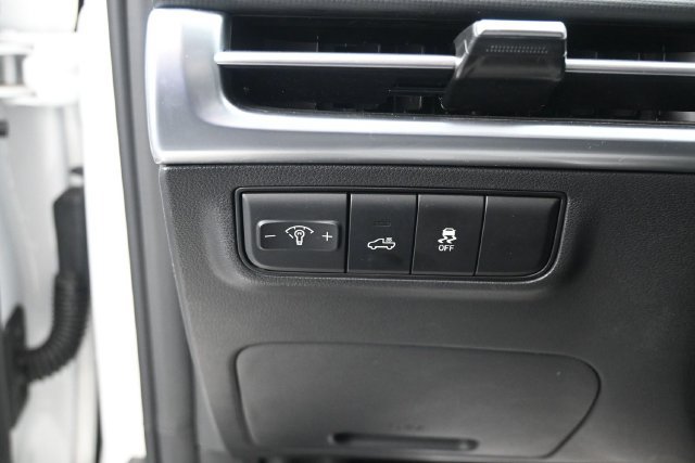Used 2025 Hyundai Santa Cruz SEL AWD/4WD image 8