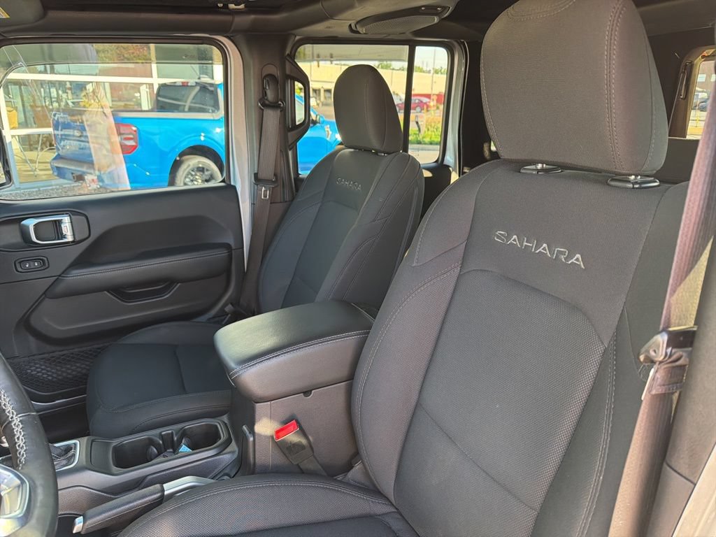 Used 2018 Jeep Wrangler Unlimited Sahara AWD/4WD image 19