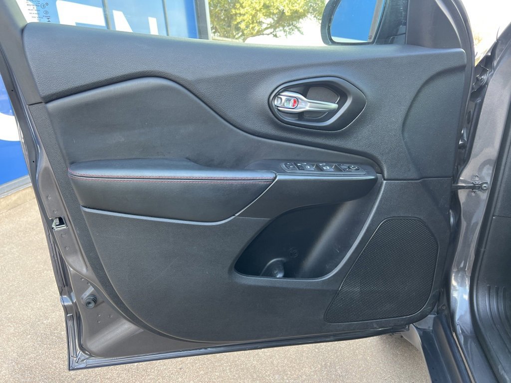 Used 2022 Jeep Cherokee Trailhawk image 22