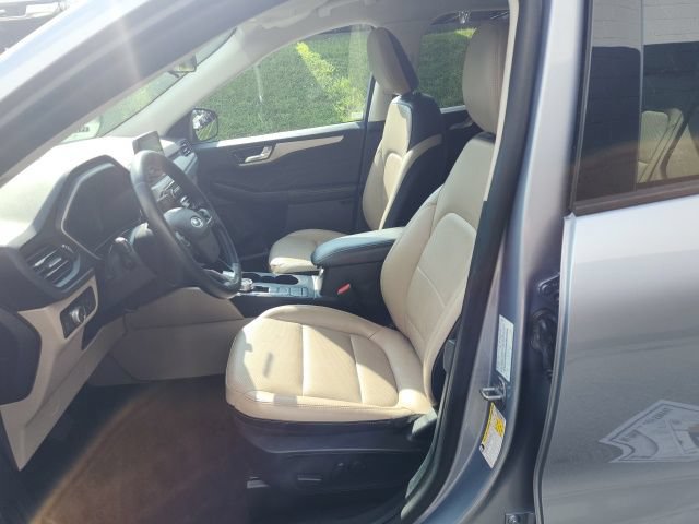 Certified 2022 Ford Escape SEL w/ Technology Package AWD/4WD image 9