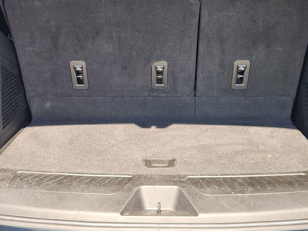 Used 2022 GMC Yukon SLT w/ SLT Premium Package image 32