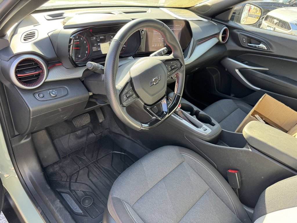 Used 2024 Chevrolet Trax RS FWD image 15