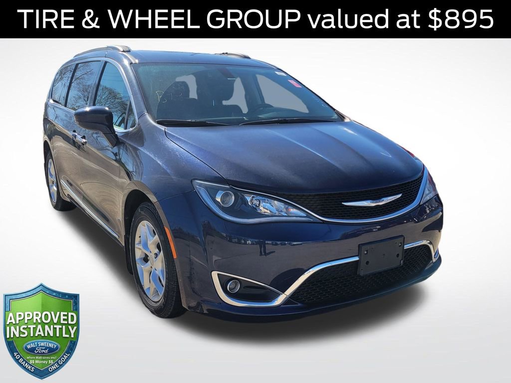 Used 2017 Chrysler Pacifica Touring-L image 1