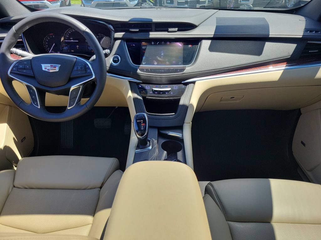 Used 2017 Cadillac XT5 Luxury w/ Driver Awareness Package AWD/4WD image 10