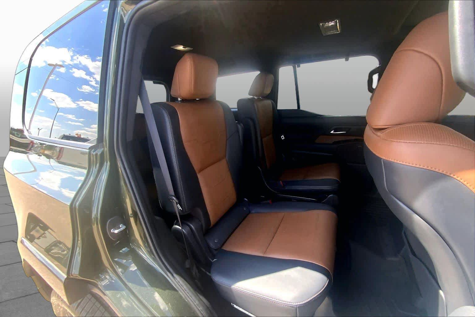 Used 2024 Lexus GX 550 w/ Accessory Package (Z1) AWD/4WD image 20