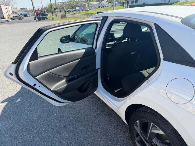 Used 2025 Hyundai Elantra Sport FWD image 12