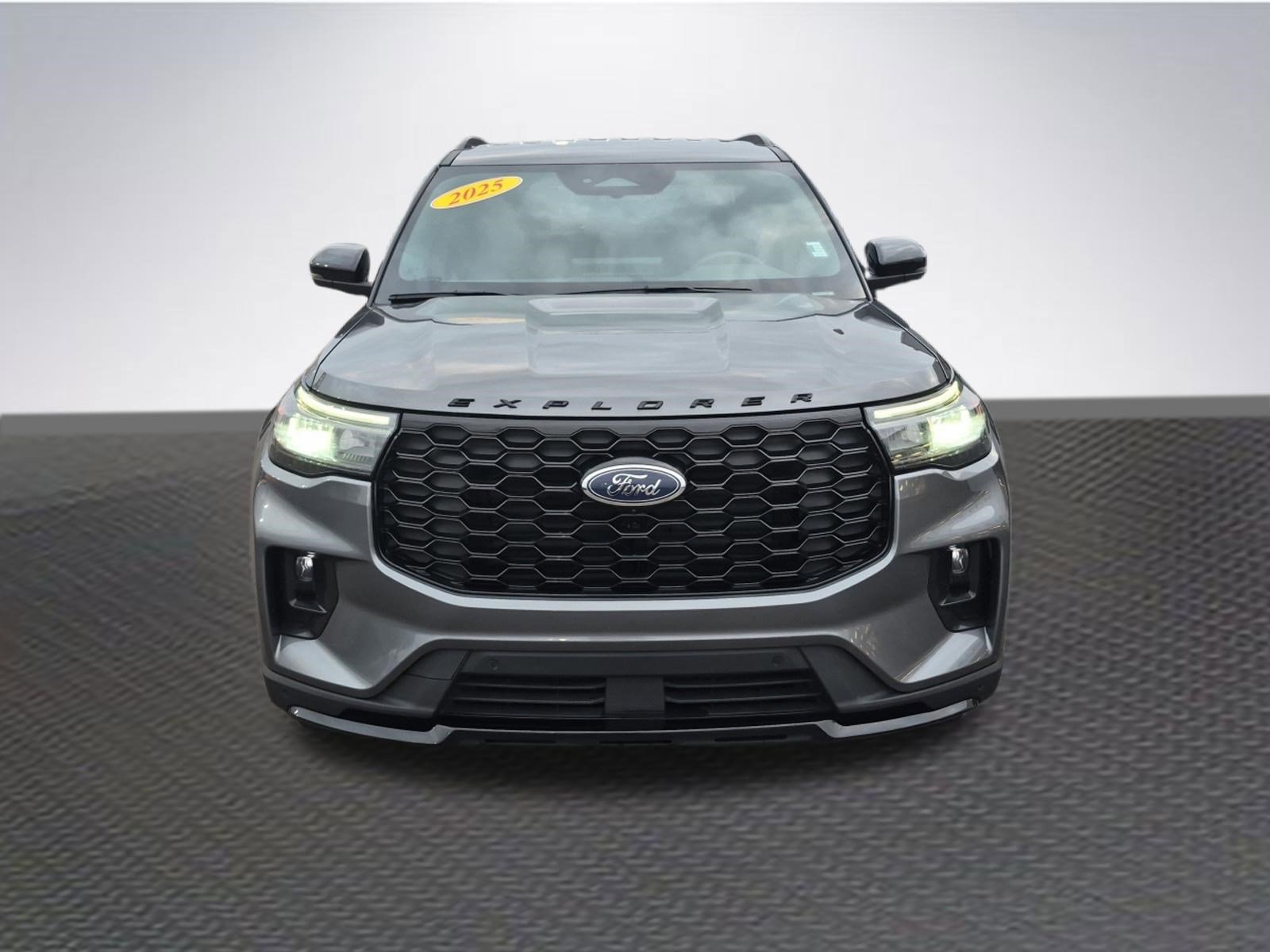 Certified 2025 Ford Explorer ST-Line image 3