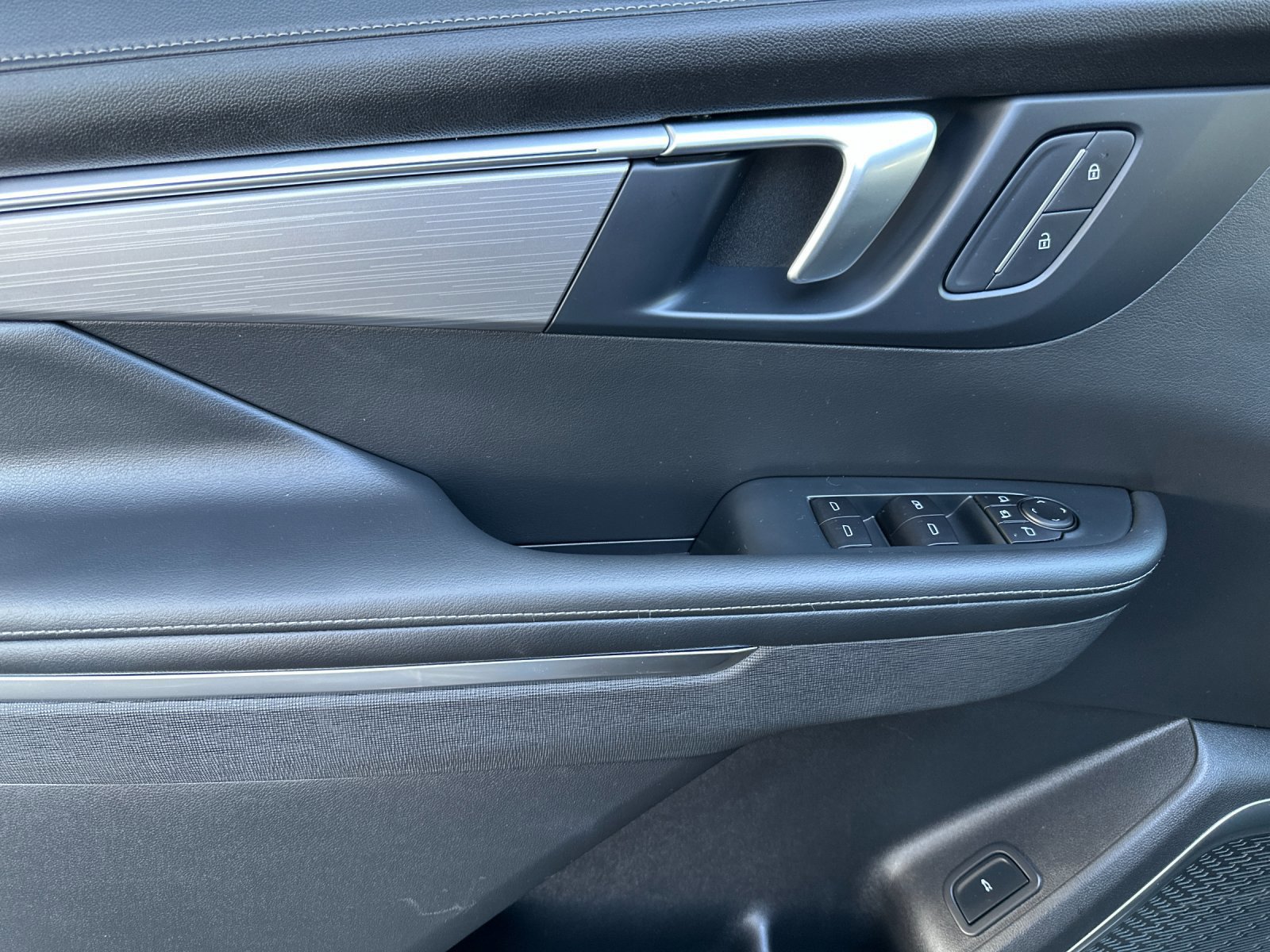 Used 2025 Buick Enclave Preferred image 11