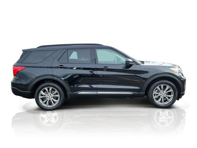 Certified 2023 Ford Explorer XLT w/ Equipment Group 202A AWD/4WD image 8