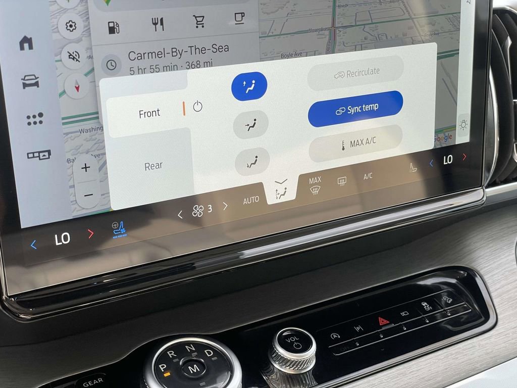 Certified 2025 Ford Expedition Platinum image 18