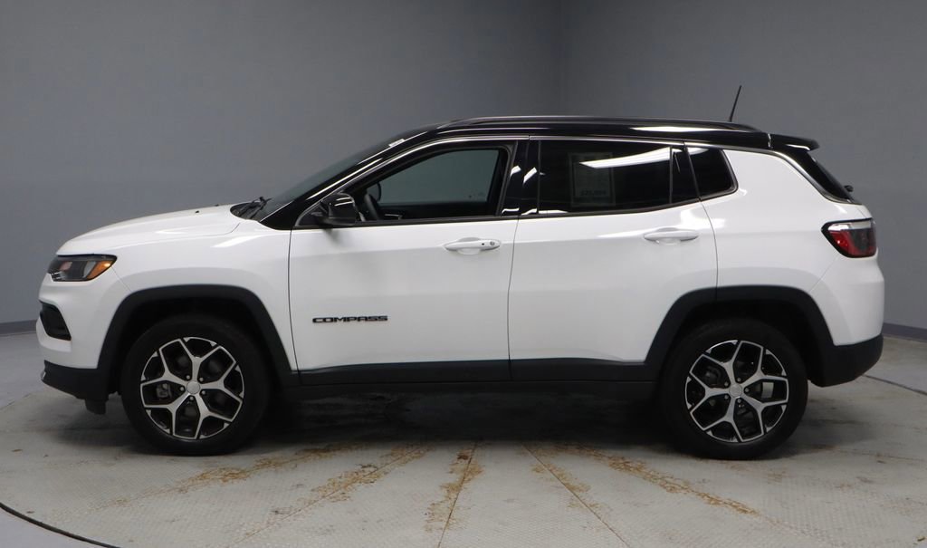 Used 2024 Jeep Compass Limited AWD/4WD image 2