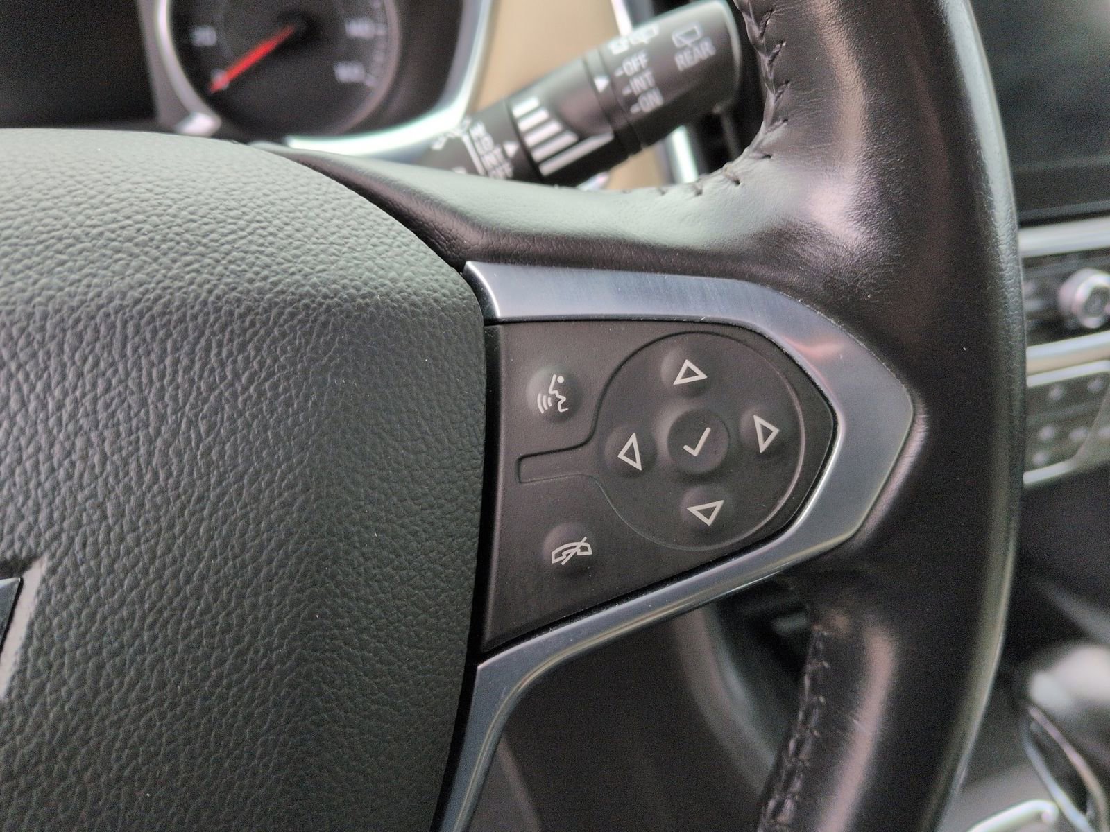 Used 2022 Chevrolet Traverse LT w/ LPO, Cargo Package image 28