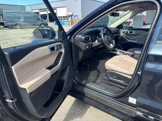 Certified 2022 Ford Explorer XLT w/ Equipment Group 202A image 6