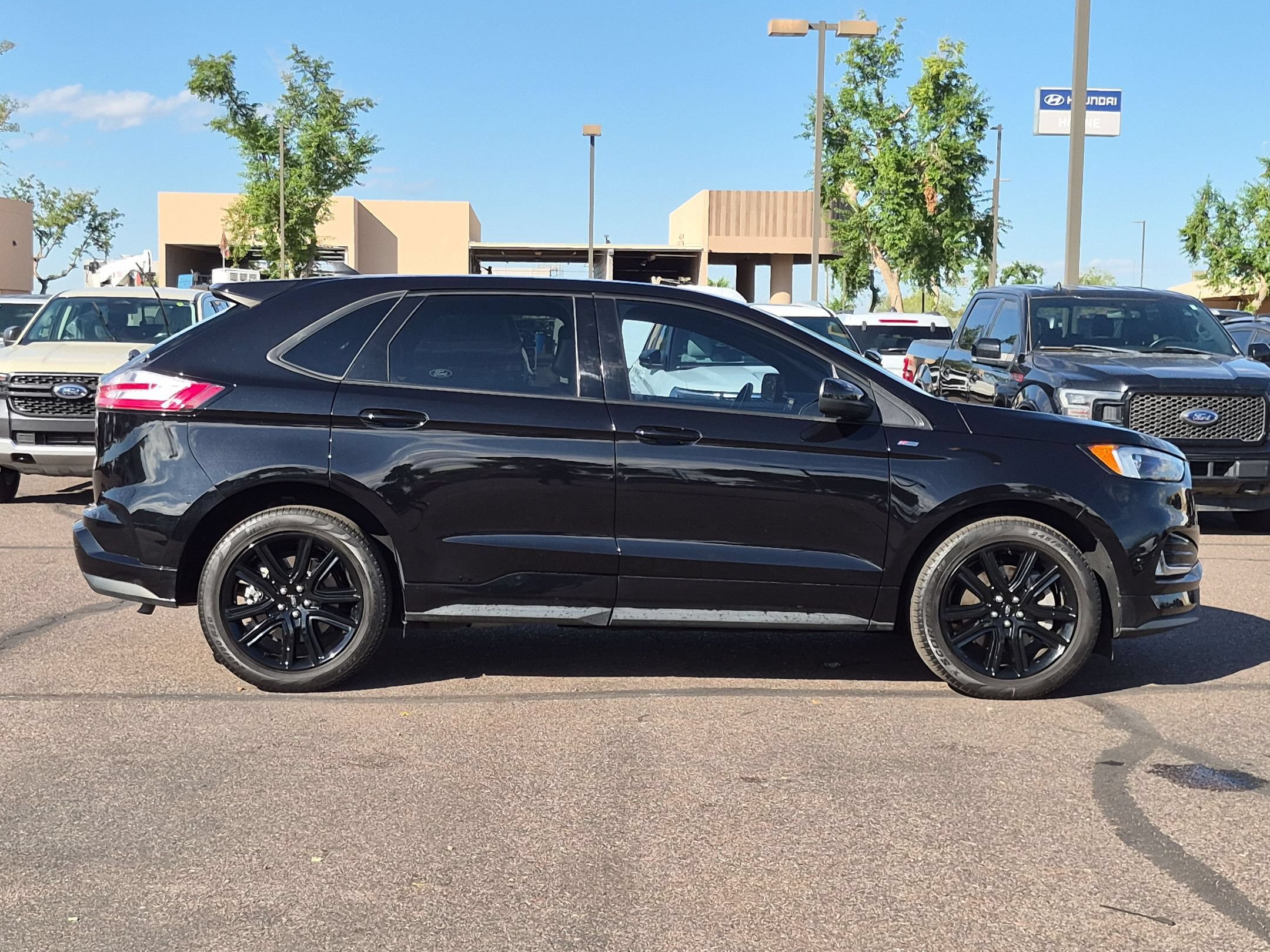 Certified 2024 Ford Edge ST-Line AWD/4WD image 4