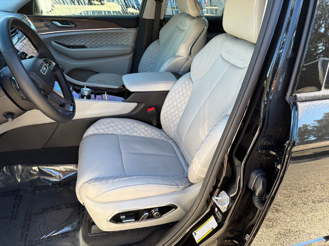 Used 2022 Jeep Grand Cherokee Summit w/ Adv Protech Group IV AWD/4WD image 11