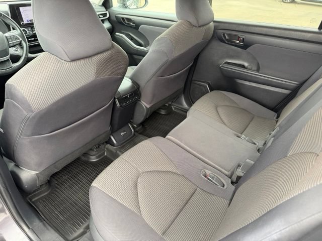 Used 2023 Toyota Highlander LE AWD/4WD image 21