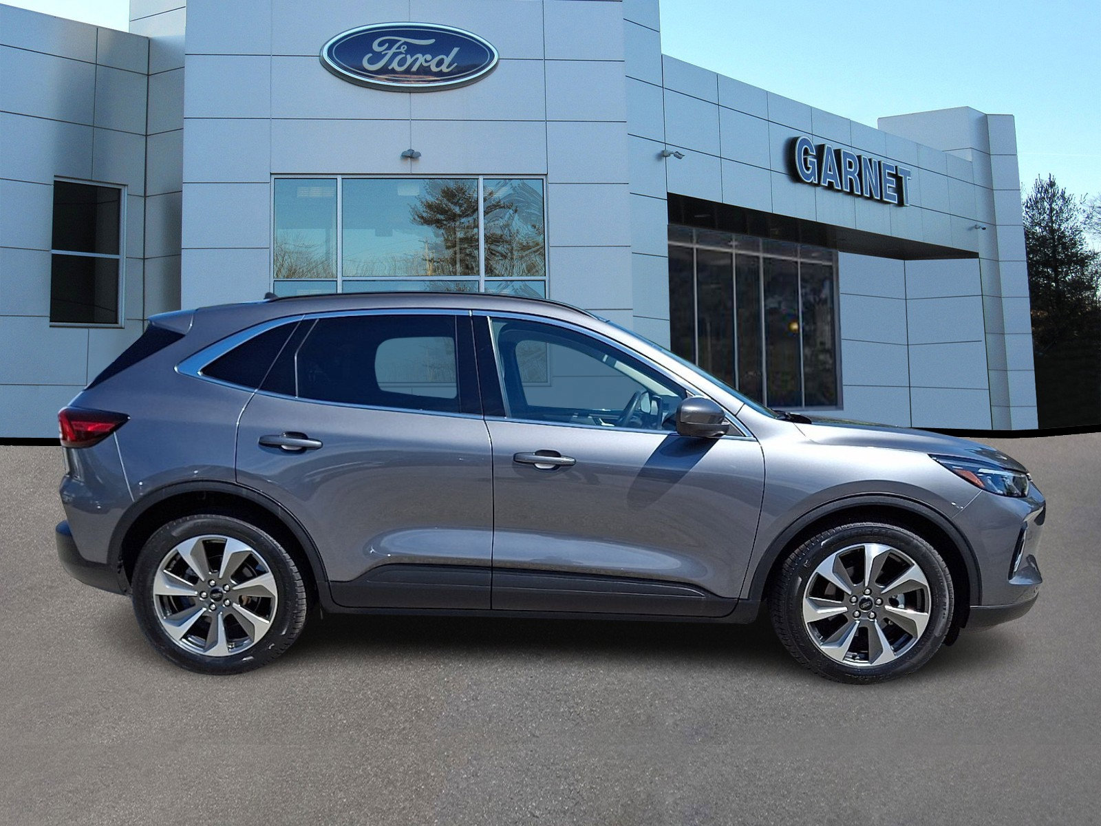 Certified 2023 Ford Escape Platinum w/ Class II Trailer Tow Package FWD image 10
