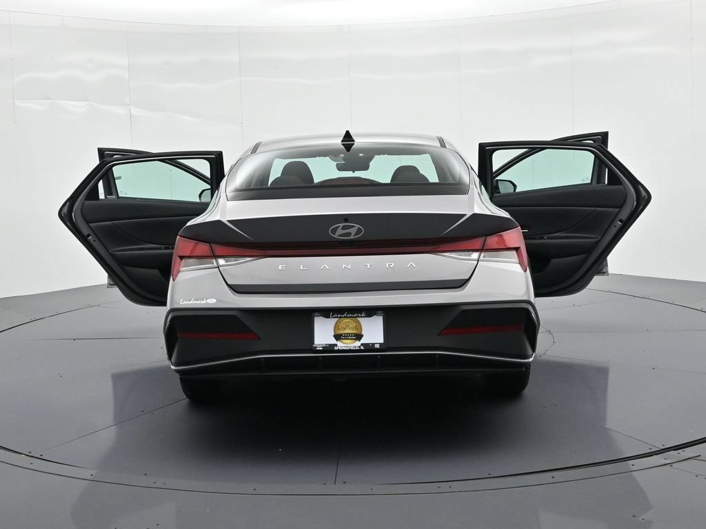 Used 2024 Hyundai Elantra SEL FWD image 27