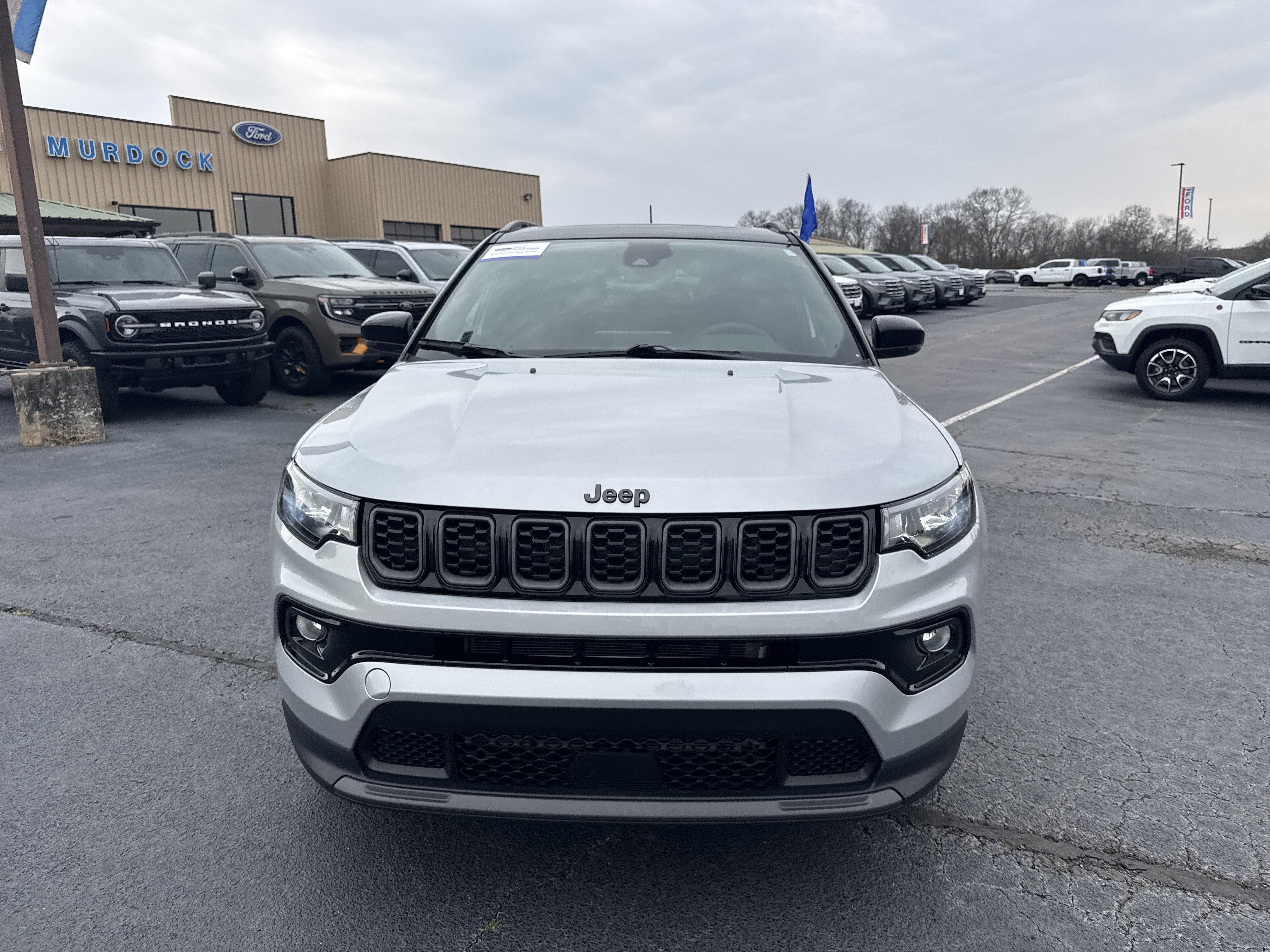 Used 2025 Jeep Compass Limited w/ Sun & Sound Group image 3