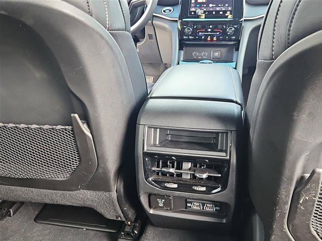 Used 2024 Jeep Grand Cherokee Altitude AWD/4WD image 26