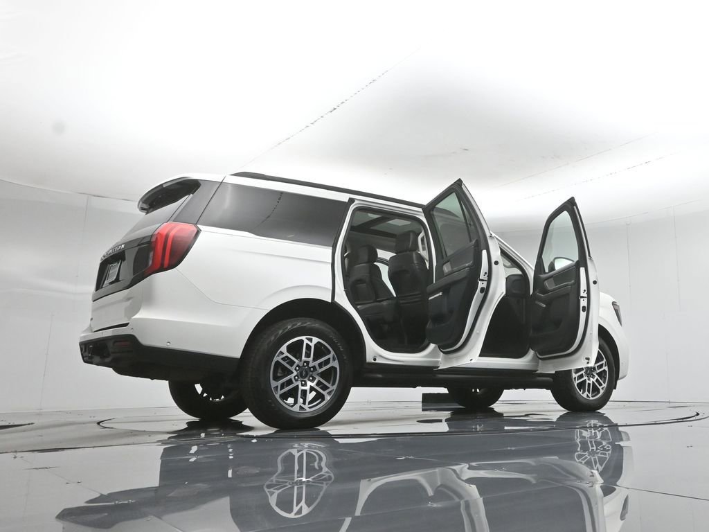 Certified 2025 Ford Expedition Active AWD/4WD image 55