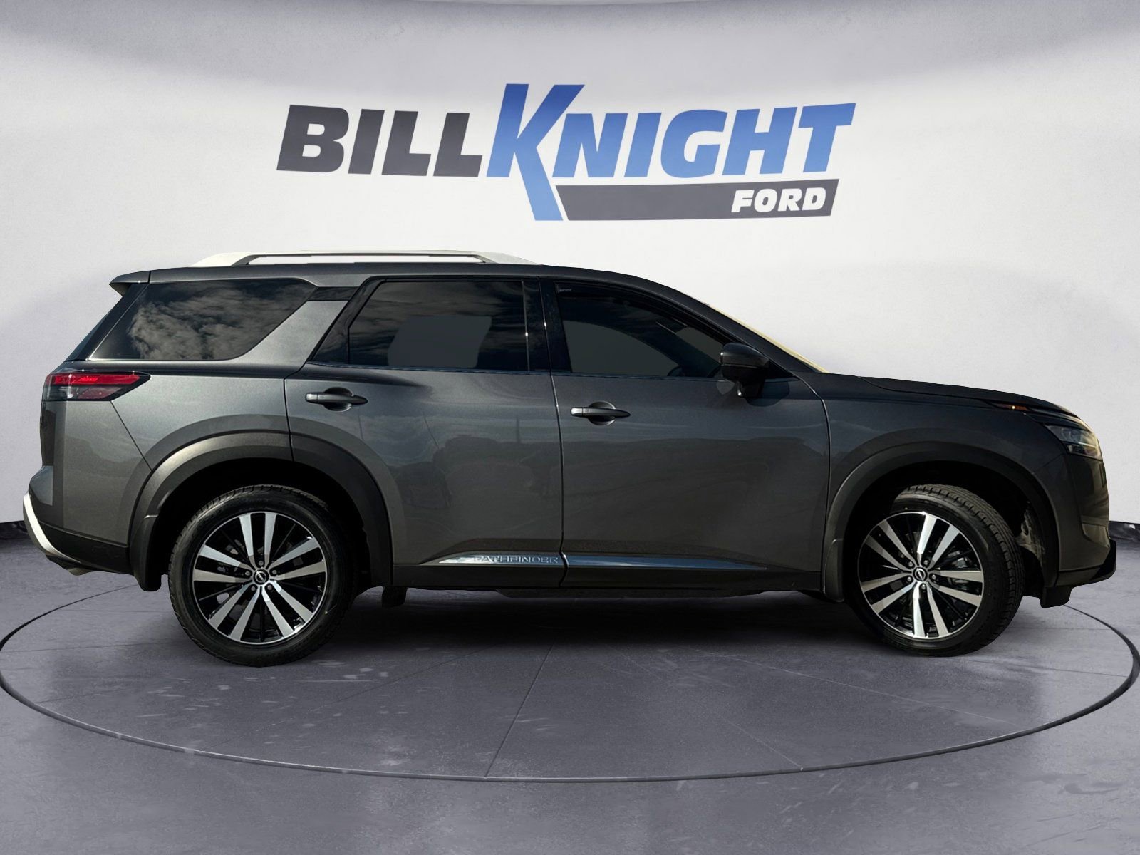 Used 2024 Nissan Pathfinder Platinum w/ Cargo Package image 6