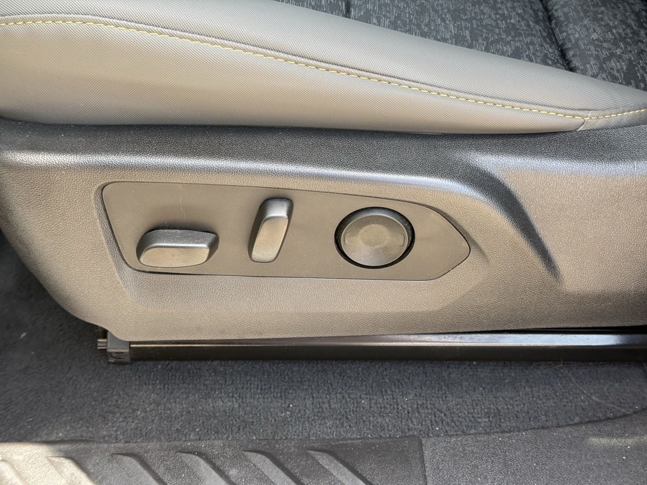 Used 2024 Chevrolet Colorado ZR2 w/ Technology Package AWD/4WD image 27