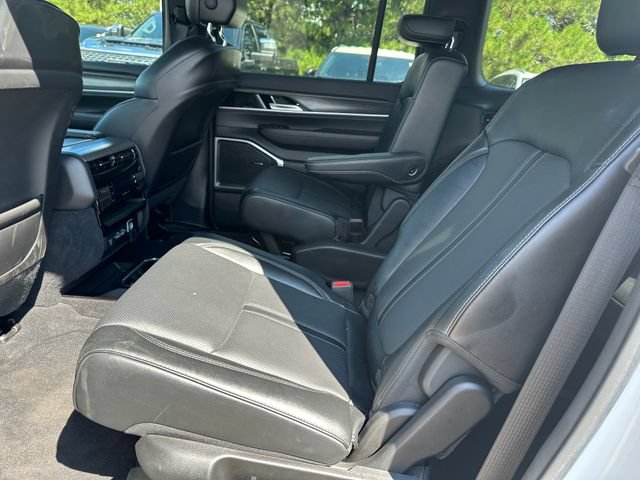 Used 2023 Jeep Wagoneer Series III w/ Convenience Group I AWD/4WD image 12