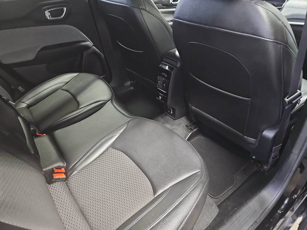 Used 2024 Jeep Compass Latitude AWD/4WD image 11