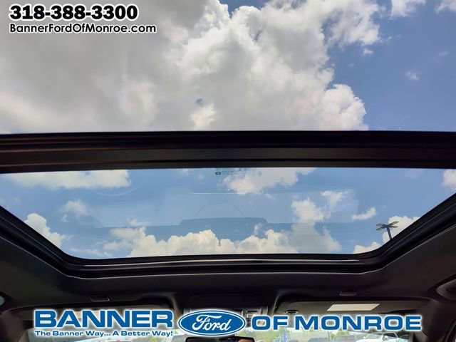 Used 2022 Chevrolet Tahoe Z71 w/ Luxury Package AWD/4WD image 23