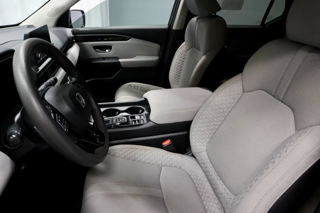 Used 2023 Honda Pilot LX image 23