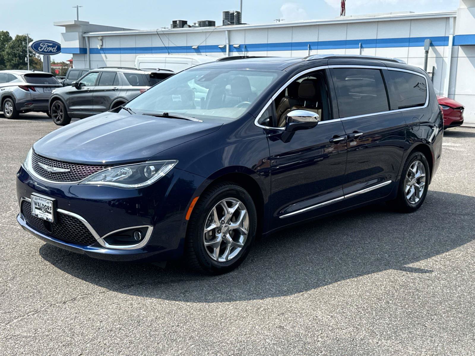Used 2020 Chrysler Pacifica Limited w/ Advanced Safetytec Group FWD image 5