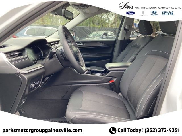 Used 2023 Jeep Grand Cherokee L Laredo image 11