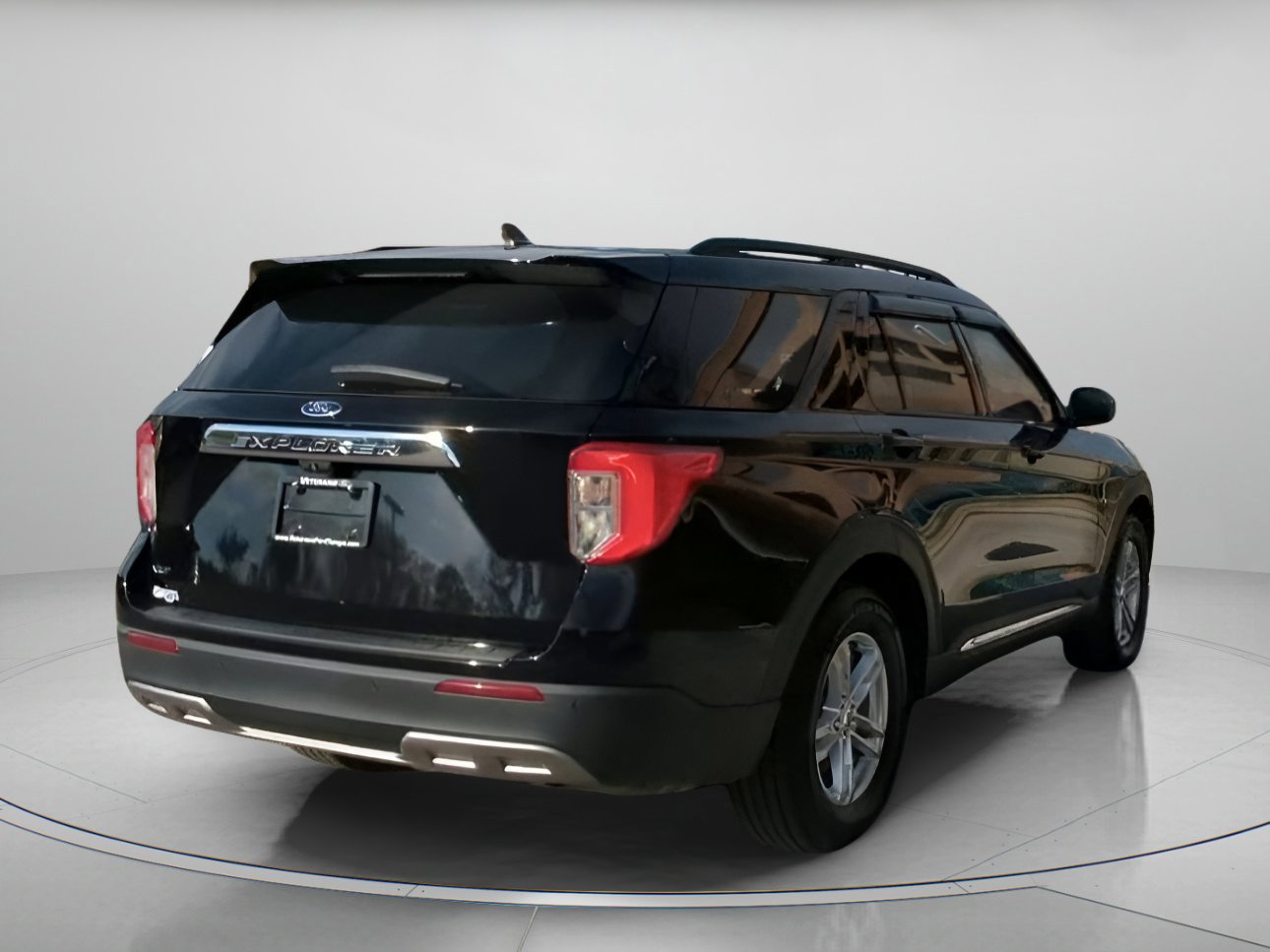 Certified 2022 Ford Explorer XLT w/ Equipment Group 202A image 19