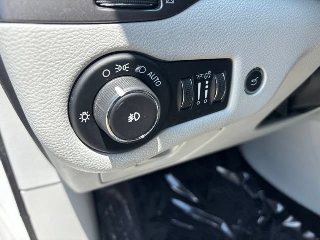 Used 2019 Jeep Cherokee Limited AWD/4WD image 16