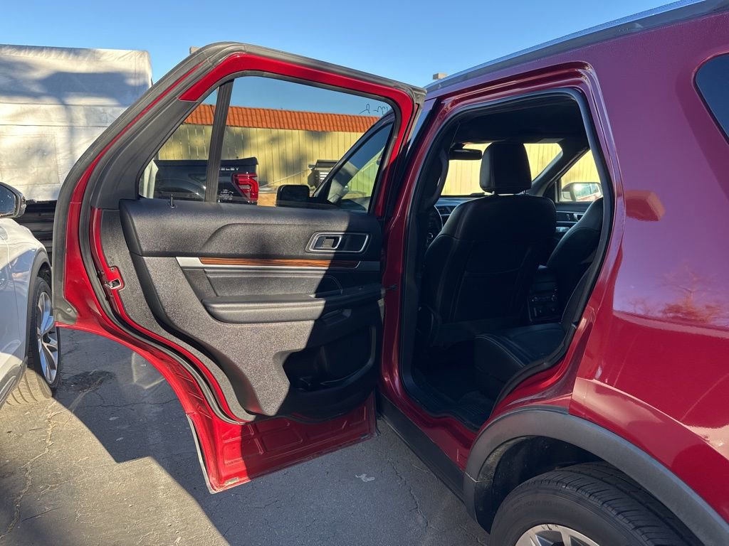 Certified 2018 Ford Explorer Limited w/ Ford Safe & Smart Package image 17