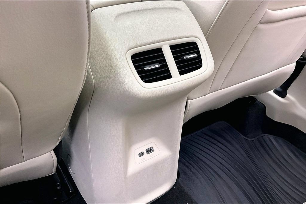 Used 2021 Buick Envision Essence w/ Technology Package I FWD image 33