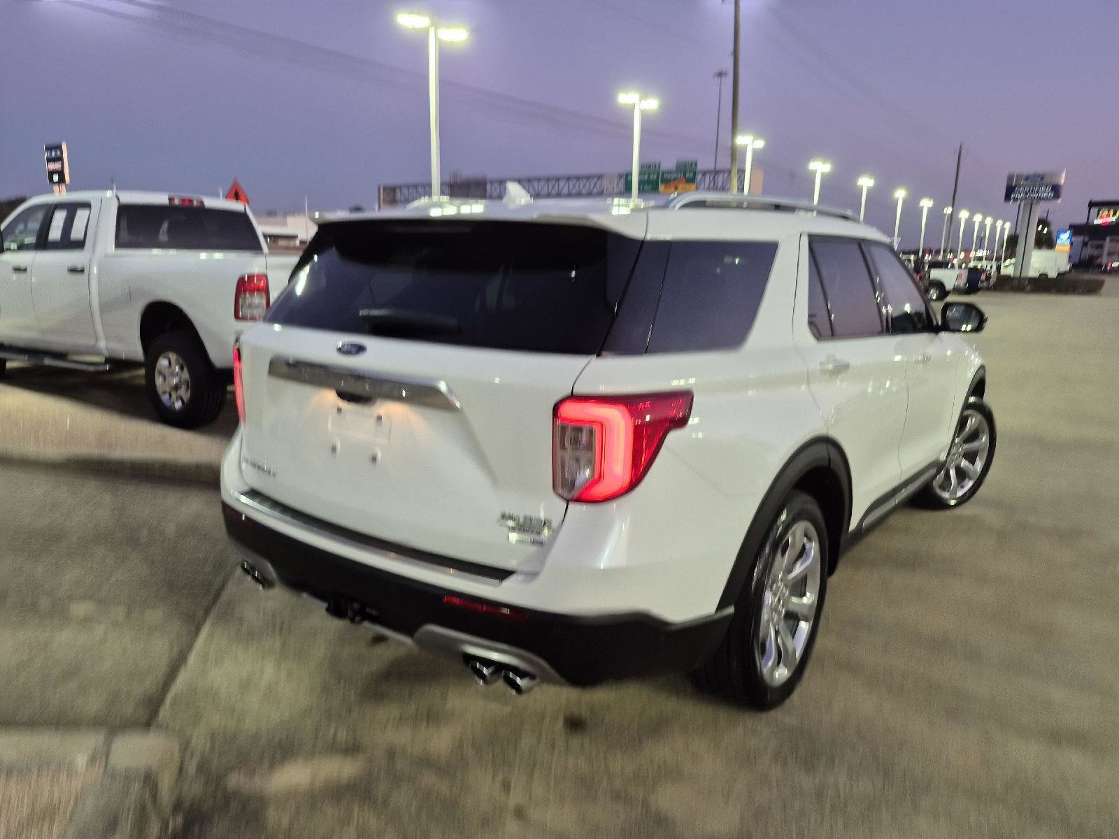 Certified 2020 Ford Explorer Platinum w/ Premium Technology Package image 11