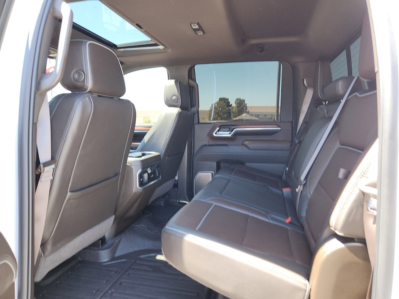 Used 2025 GMC Sierra 3500 Denali w/ Denali Reserve Package image 9