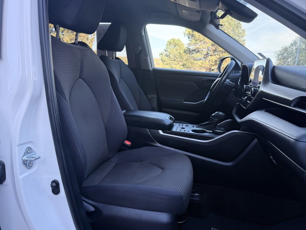 Used 2023 Toyota Highlander LE image 34