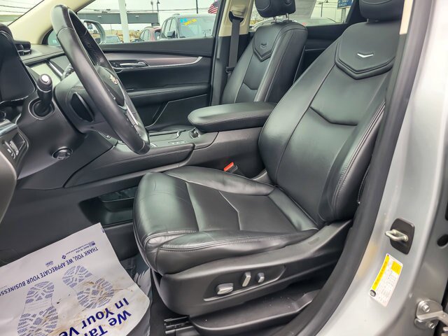 Used 2018 Cadillac XT5 Luxury w/ Driver Awareness Package AWD/4WD image 10