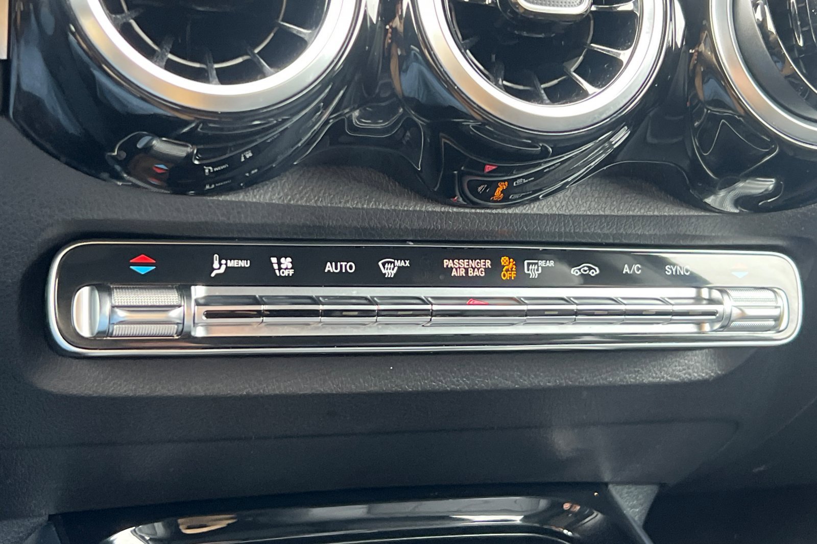 Used 2020 Mercedes-Benz GLB 250 4MATIC image 21