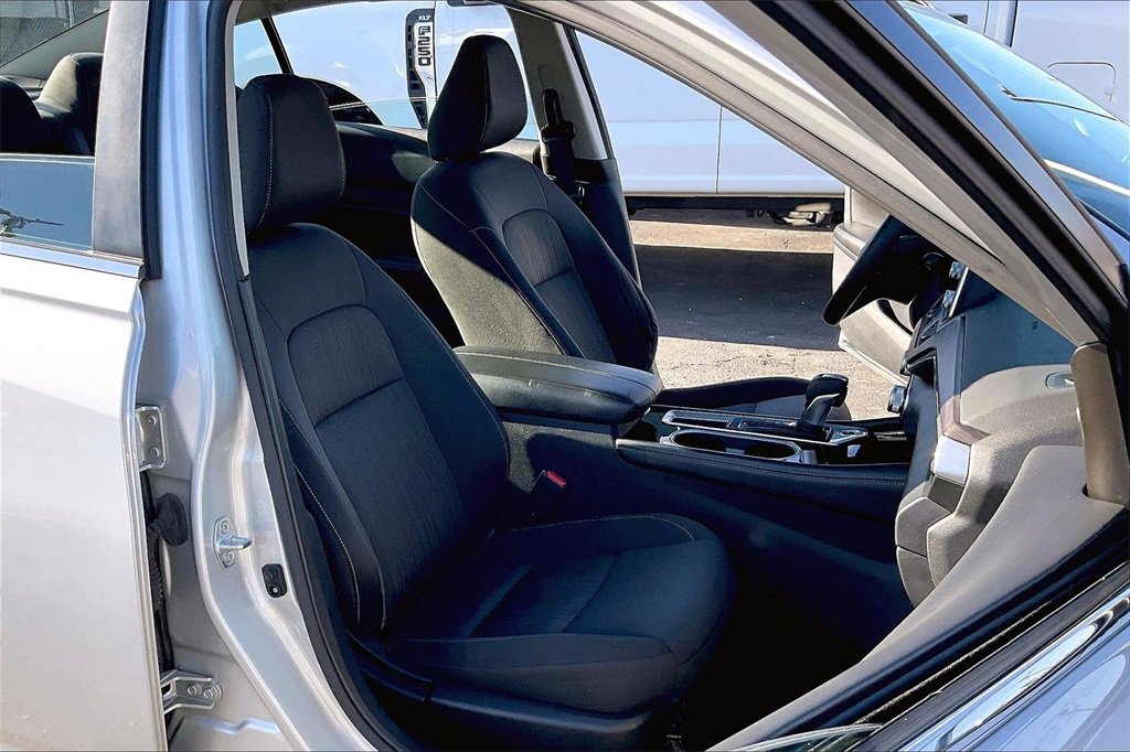 Used 2023 Nissan Altima 2.5 SV image 6