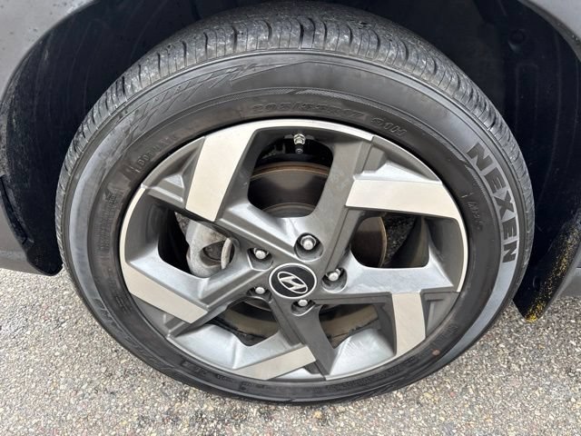 Used 2024 Hyundai Venue Limited FWD image 10