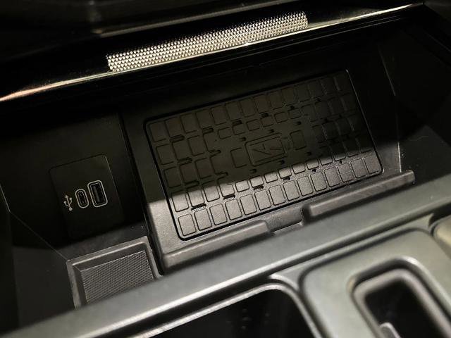 Certified 2025 Ford F150 Lightning Platinum image 30