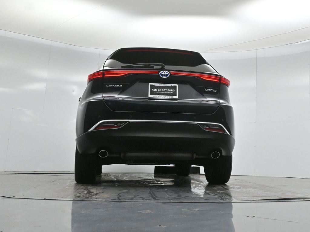 Used 2024 Toyota Venza Limited image 17