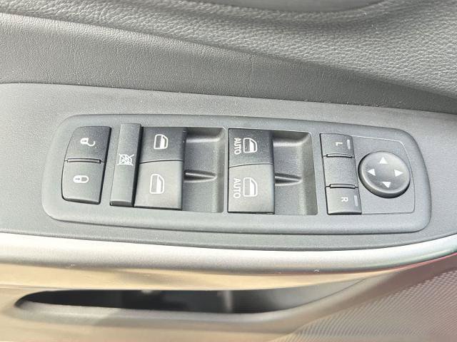 Used 2019 Jeep Cherokee Limited AWD/4WD image 17