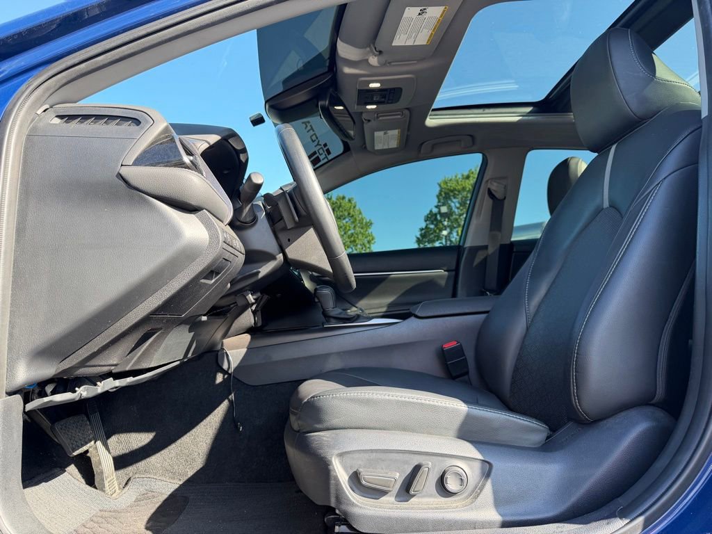 Used 2023 Toyota Camry XSE FWD image 9
