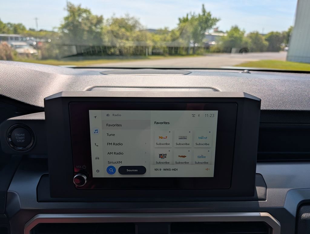 Used 2025 Toyota Tacoma SR5 AWD/4WD image 11